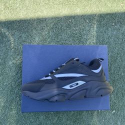 Dior B22