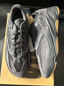 Adidas Yeezy 700 Utility Black Size 11.5