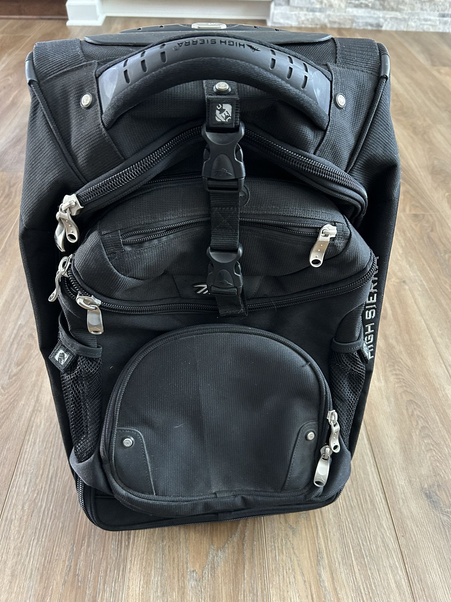 HIGH SIERRA BLACK WHEELED CARRY-ON