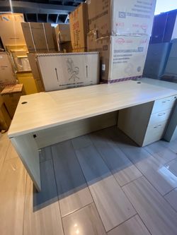 Executive desk 3’x6’ maple