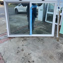 Window Double Panel Vinyl new construction Window ventana Milgard brand Width 72 inches  Height 54 inches  Great condition  new