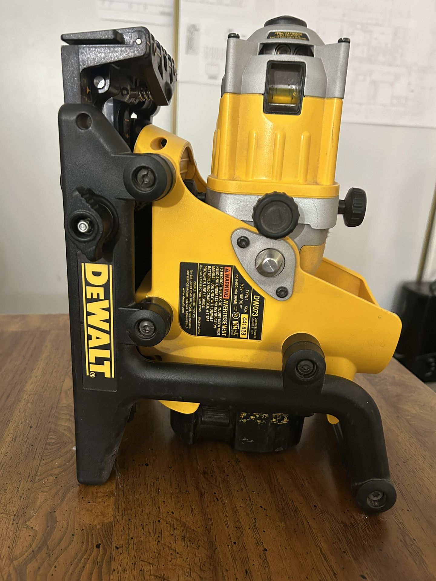 DEWALT CORDLESS ROTARY LASER LEVEL DW073