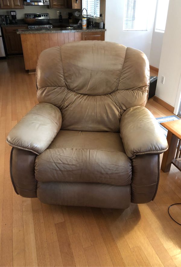 Lazy boy leather extending recliner for tall people. for Sale in