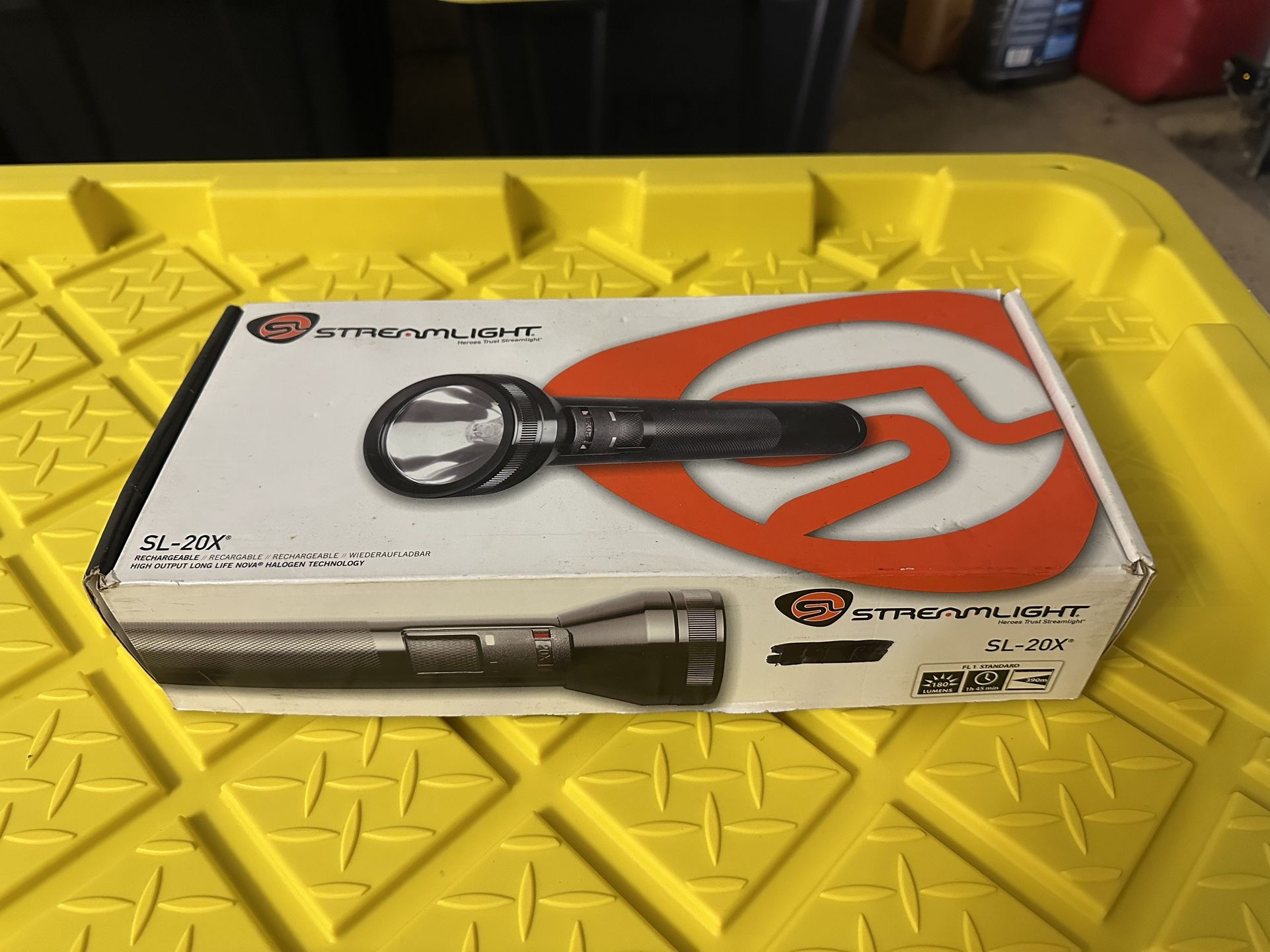 StreamLight SL-20X Flashlight 180 Lumens