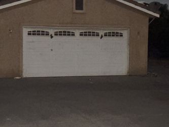 Garage doors 7’x16’. Puertas de garage