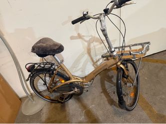 20 inch commuter bike. Light aluminum frame.  Foldable.