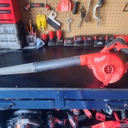 Milwaukee M18 Leaf Blower With Charger 