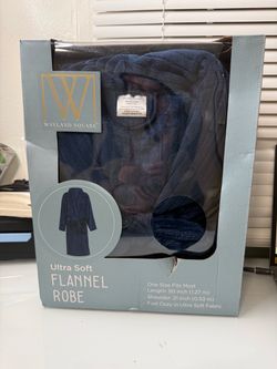 Ultra soft flannel robe one size. Navi blue unisex