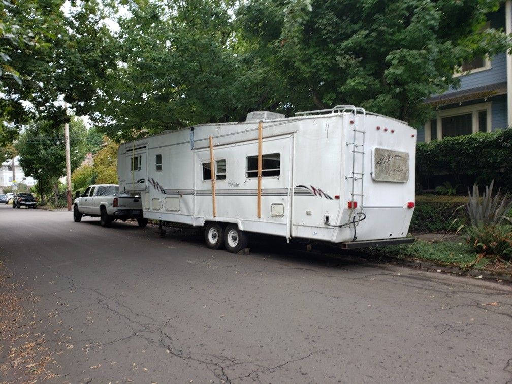 35 ft fifth wheel