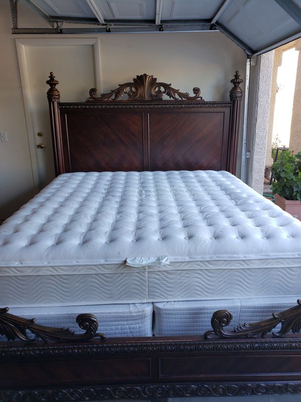 King size bed with bed mattress for Sale in Mesquite, NV
