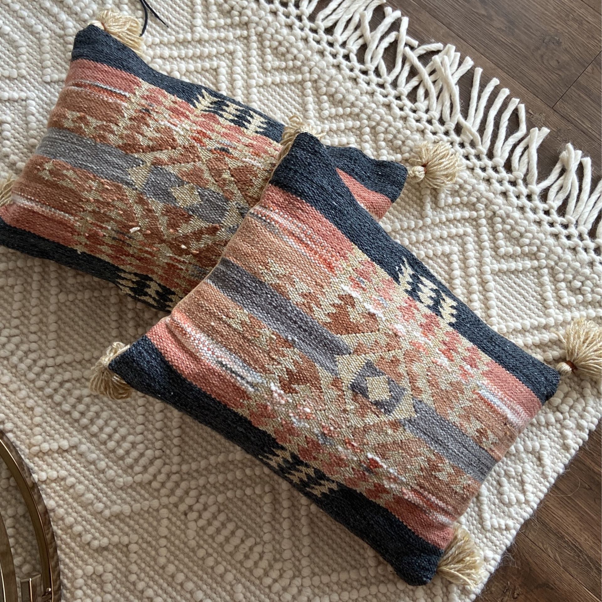 Outdoor Lumbar Pillows (2)
