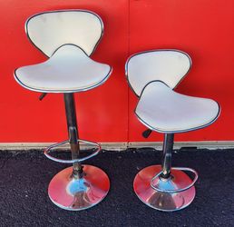 Swivel & adjustable stools