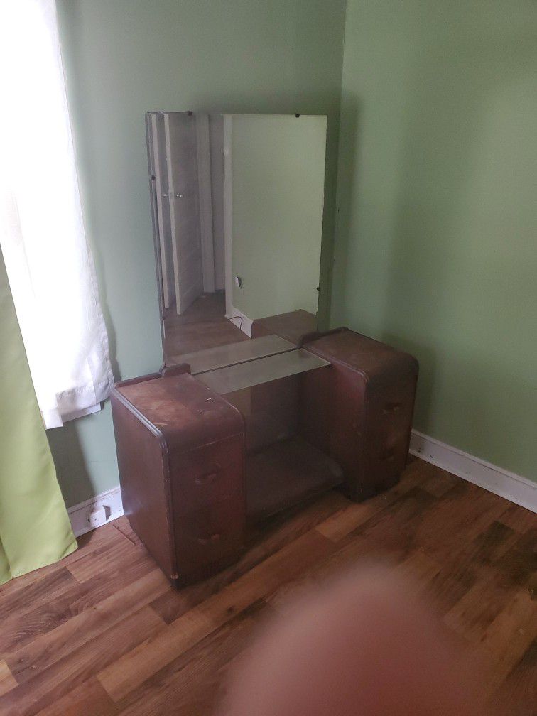 Antique Vanity dresser