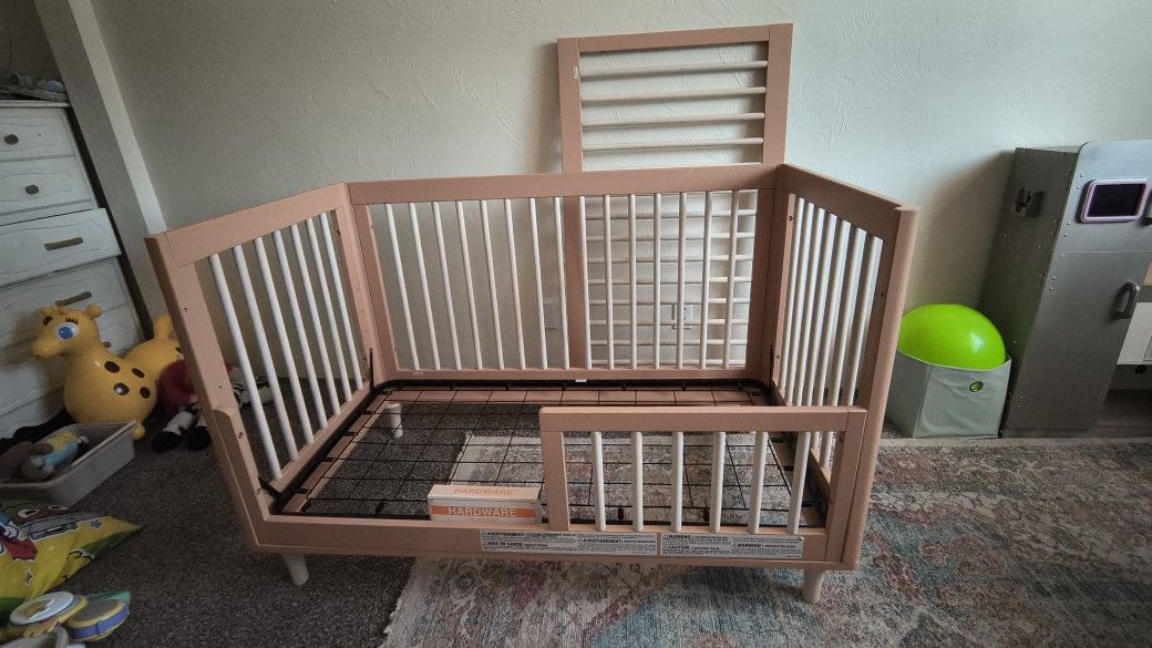 Crib / Toddler Bed