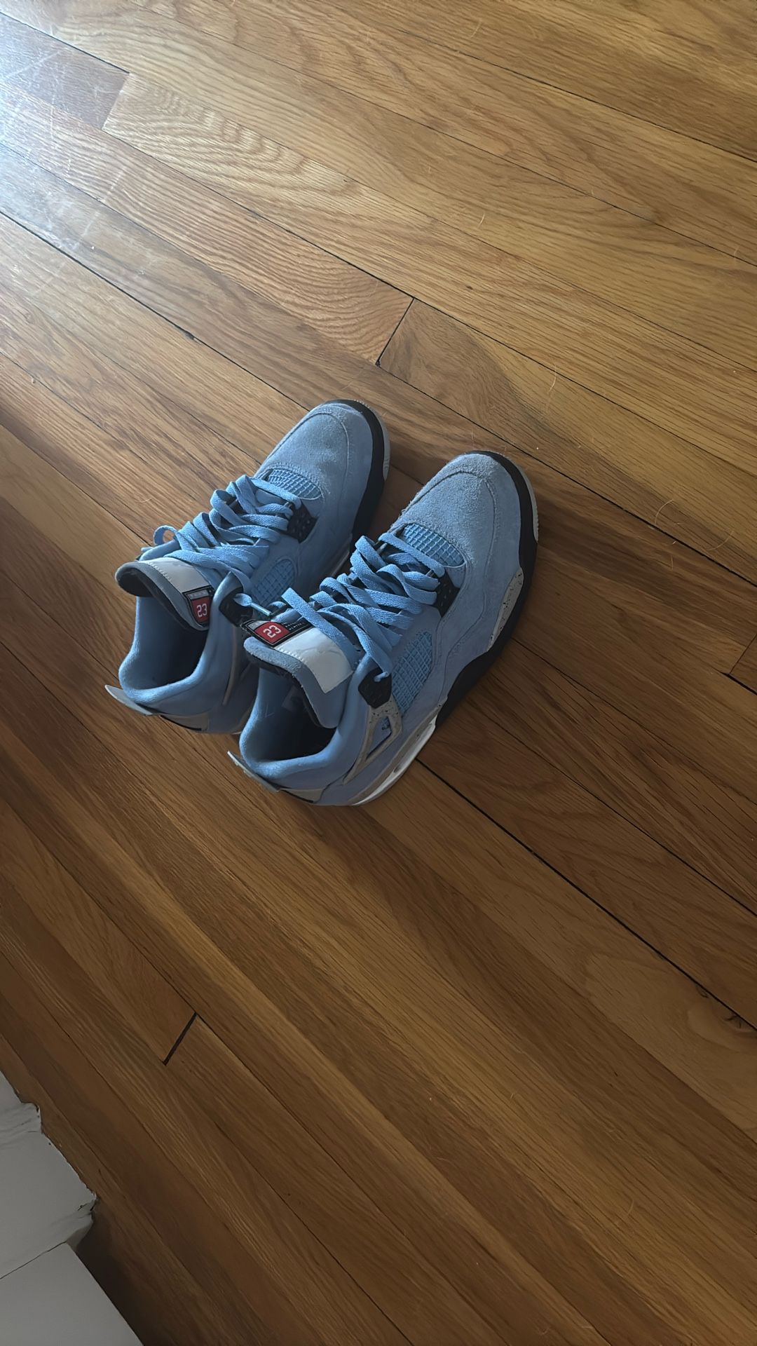 Air Jordan 4 Retro University Blue Size 8.5