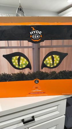 Halloween decor cat eyes