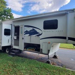 2008 Keystone 32' 5th Wheel RV Camper 