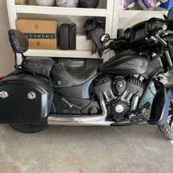 2018 Indian Chieftain Dark horse