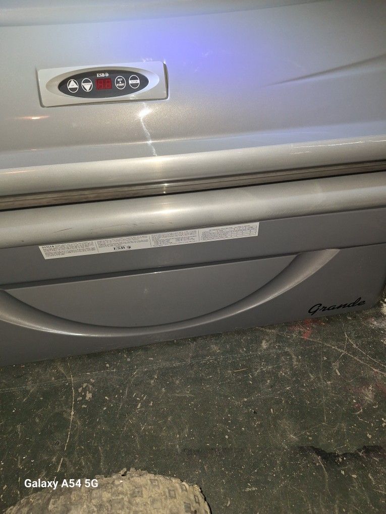 Nice Tanning Bed For Sale