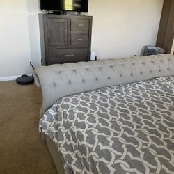 Bedroom Set And Kings Sizes Bed 