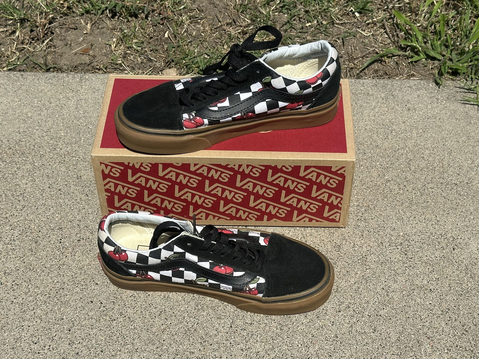 Old Skool Cherry Checker Vans (rare/hard To Find Shoes)