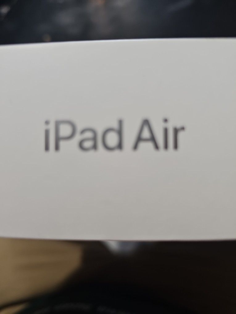 BRAND NEW IPAD AIR 11 INCH 256GB