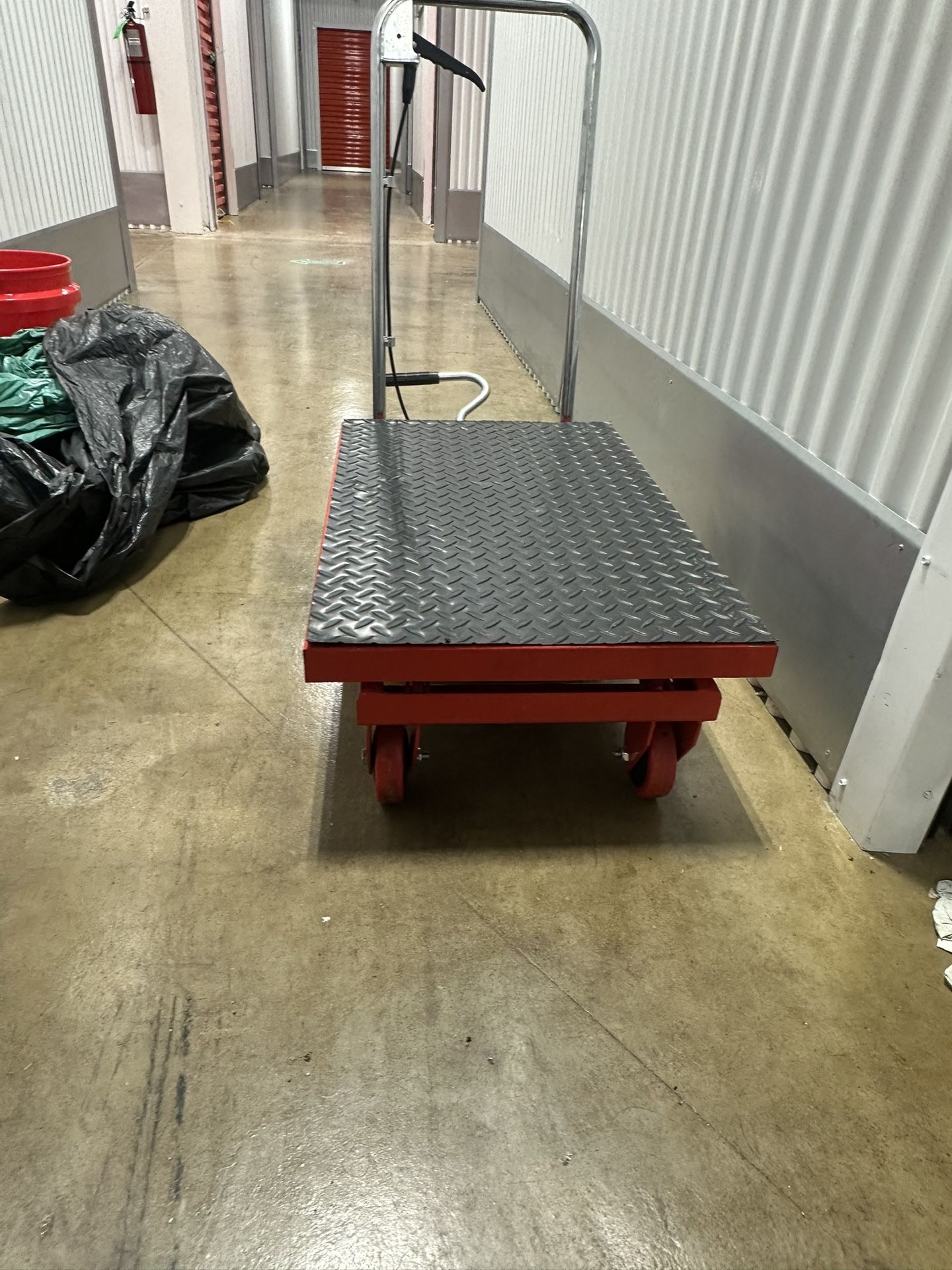 VEVOR Hydraulic Lift Table Cart 550 Lbs