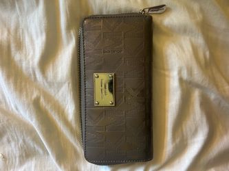 Michael Kors Zip-Around Continental Wallet