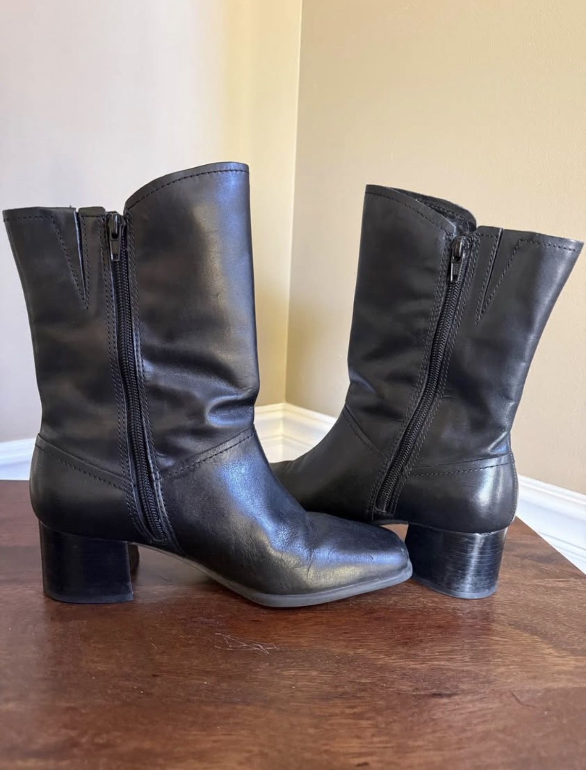 Easy Spirit Women’s Heeled Leather Boots - Size 7
