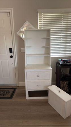 Dresser/cabinet