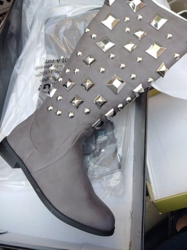 Charcoal Boots With Studs