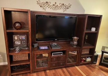 Entertainment center