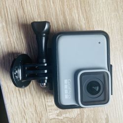 GoPro Hero 7 White Action Camera with Mount