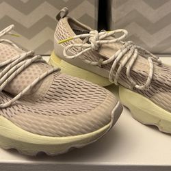 Sorel Women‘s Sneakers Size 9.5