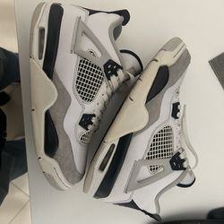 Used Jordan 4 military Blk size 7y