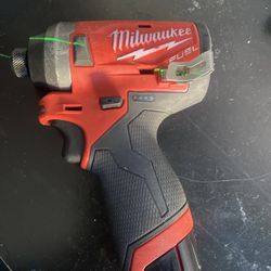 Milwaukee M12 1/4” Impact Driver w/ 1.5 Ah Battery 