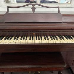 Wurlitzer Upright Piano (comes with bench) 