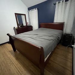 Bed Night Stand And Dresser With Mirror 