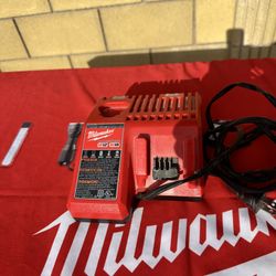 Milwaukee M12 M18 Regular Charger