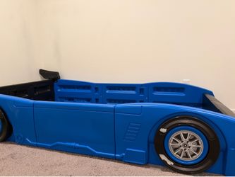 Twin car bed