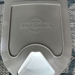 Pet safe automatic pet feeder