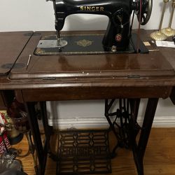 Vintage Singer Sewing Machine 