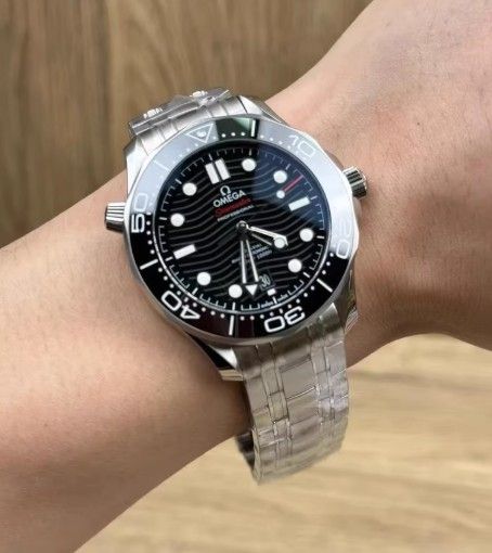 Men's mechanical watch with box file