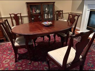 Formal Dining Table + 7 chairs