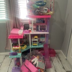 BARBIE HOUSE WITH TOYS INCLUDED
