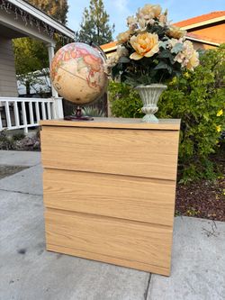 Modern Dresser Chest of Drawers Furniture Excellent Condition
