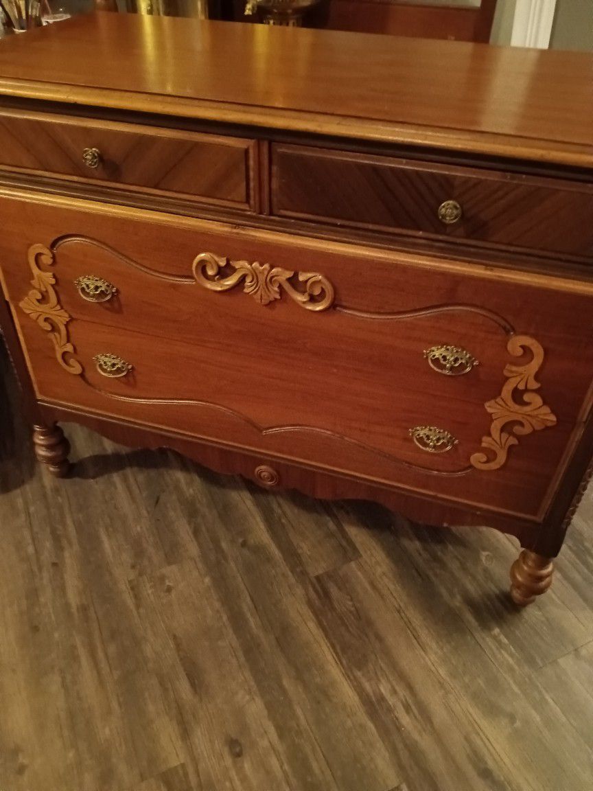  Dresser Antique Solid Wood Knox MFG 4 Drawer Dresser