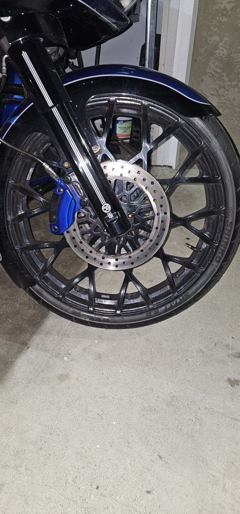 Harley-Davidson Front 23in Wheel Complete 