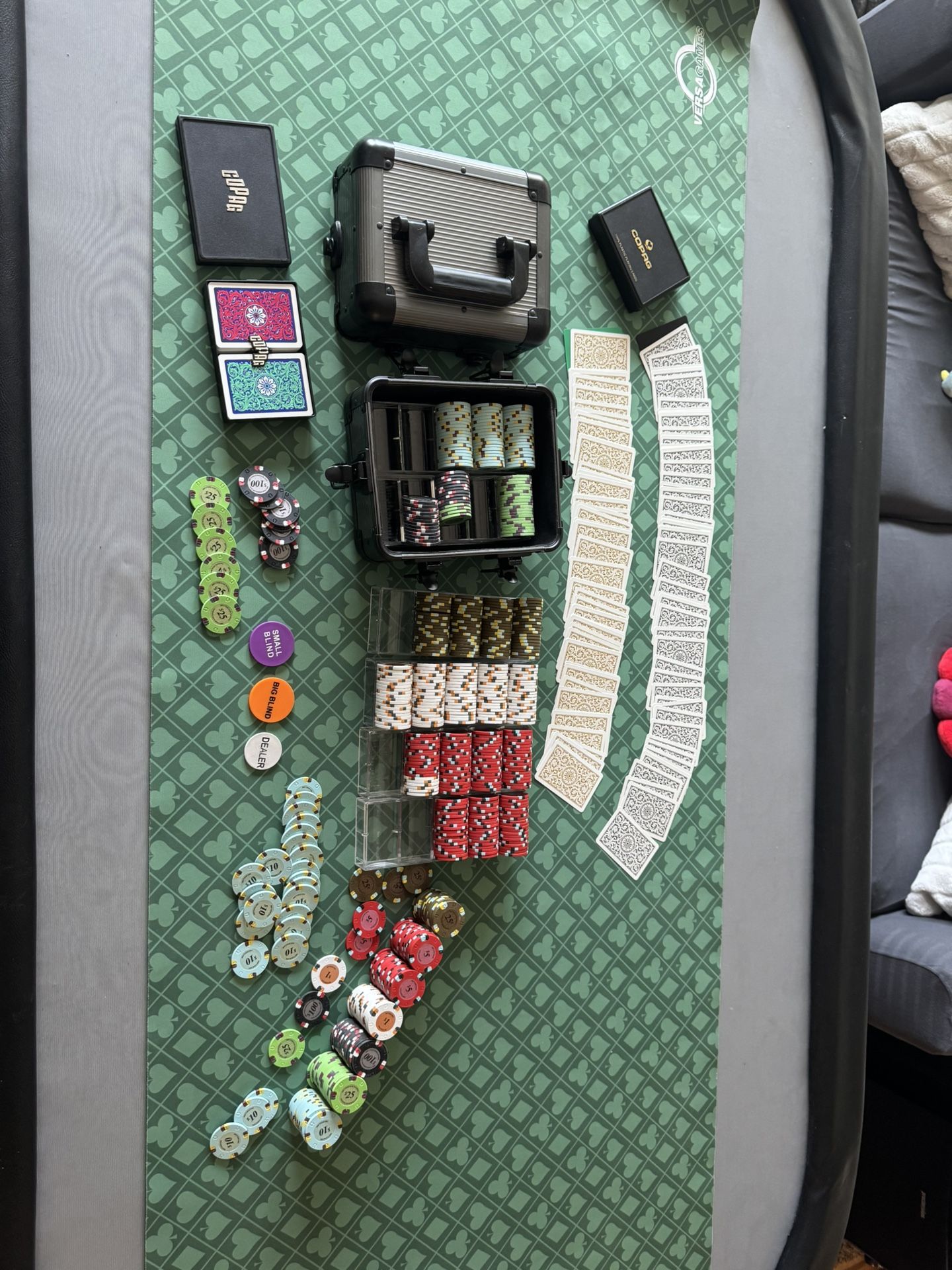 Full Size Poker Table w/ Cup Holders & Folding Legs