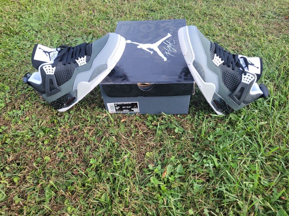 NEW Size 9.5 Men Jordan 4 Fear FQ8138-002